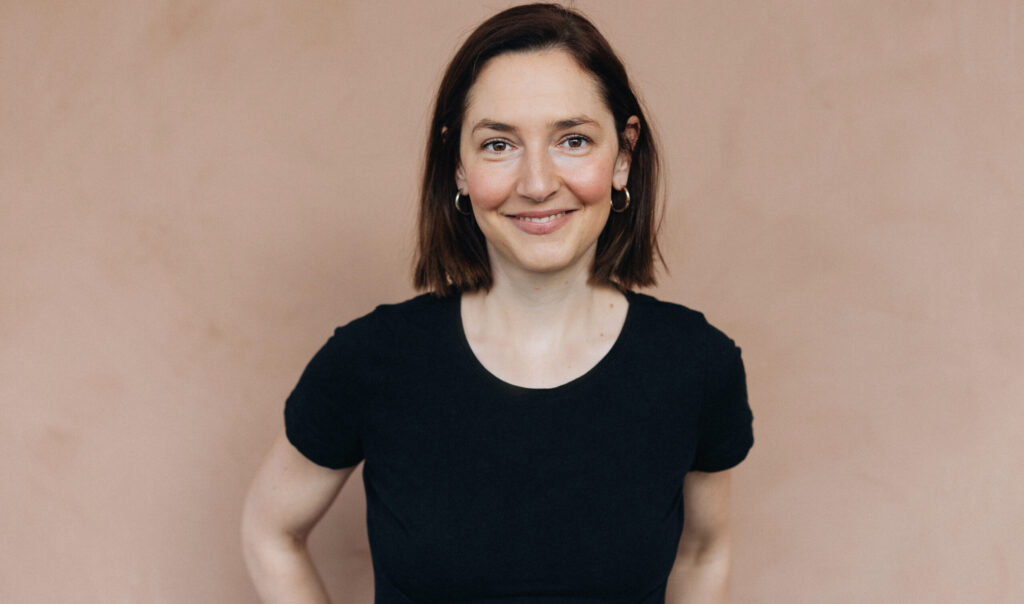 Trauerrednerin Köln Sarah im Team von AUF DAS LEBEN Freie Trauerfeier NRW